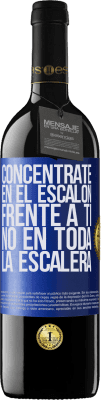 39,95 € Envío gratis | Vino Tinto Edición RED MBE Reserva Concéntrate en el escalón frente a ti, no en toda la escalera Etiqueta Azul. Etiqueta personalizable Reserva 12 Meses Cosecha 2015 Tempranillo