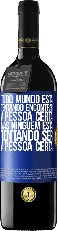 39,95 € Envio grátis | Vinho tinto Edição RED MBE Reserva Todo mundo está tentando encontrar a pessoa certa. Mas ninguém está tentando ser a pessoa certa Etiqueta Azul. Etiqueta personalizável Reserva 12 Meses Colheita 2015 Tempranillo