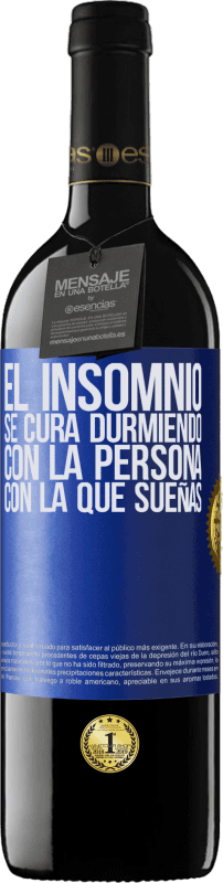 39,95 € Envío gratis | Vino Tinto Edición RED MBE Reserva El insomnio se cura durmiendo con la persona con la que sueñas Etiqueta Azul. Etiqueta personalizable Reserva 12 Meses Cosecha 2015 Tempranillo