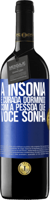 39,95 € Envio grátis | Vinho tinto Edição RED MBE Reserva A insônia é curada dormindo com a pessoa que você sonha Etiqueta Azul. Etiqueta personalizável Reserva 12 Meses Colheita 2014 Tempranillo