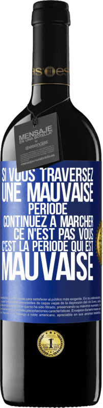 39,95 € Envoi gratuit | Vin rouge Édition RED MBE Réserve Si vous traversez une mauvaise période continuez à marcher. Ce n'est pas vous, c'est la période qui est mauvaise Étiquette Bleue. Étiquette personnalisable Réserve 12 Mois Récolte 2015 Tempranillo