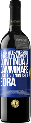 39,95 € Spedizione Gratuita | Vino rosso Edizione RED MBE Riserva Se stai attraversando un brutto momento, continua a camminare. Il cattivo non sei tu, è ora Etichetta Blu. Etichetta personalizzabile Riserva 12 Mesi Raccogliere 2014 Tempranillo