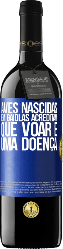 39,95 € Envio grátis | Vinho tinto Edição RED MBE Reserva Aves nascidas em gaiolas acreditam que voar é uma doença Etiqueta Azul. Etiqueta personalizável Reserva 12 Meses Colheita 2015 Tempranillo