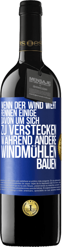 39,95 € Kostenloser Versand | Rotwein RED Ausgabe MBE Reserve Wenn der Wind weht, rennen einige davon, um sich zu verstecken, während andere Windmühlen bauen Blaue Markierung. Anpassbares Etikett Reserve 12 Monate Ernte 2015 Tempranillo