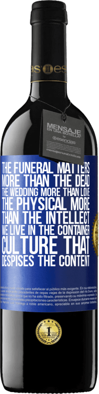29,95 € Free Shipping | Red Wine RED Edition Crianza 6 Months The funeral matters more than the dead, the wedding more than love, the physical more than the intellect. We live in the Blue Label. Customizable label Aging in oak barrels 6 Months Harvest 2020 Tempranillo