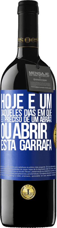 39,95 € Envio grátis | Vinho tinto Edição RED MBE Reserva Hoje é um daqueles dias em que eu preciso de um abraço, ou abrir esta garrafa Etiqueta Azul. Etiqueta personalizável Reserva 12 Meses Colheita 2015 Tempranillo