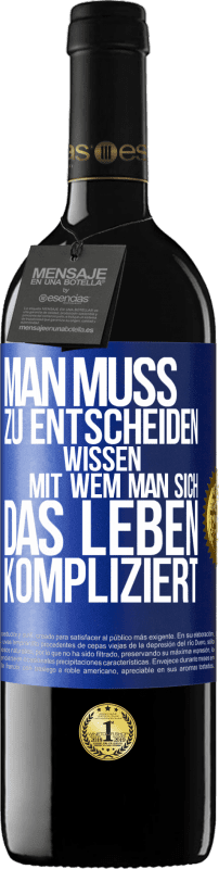 39,95 € Kostenloser Versand | Rotwein RED Ausgabe MBE Reserve Man muss zu entscheiden wissen, mit wem man sich das Leben kompliziert Blaue Markierung. Anpassbares Etikett Reserve 12 Monate Ernte 2015 Tempranillo