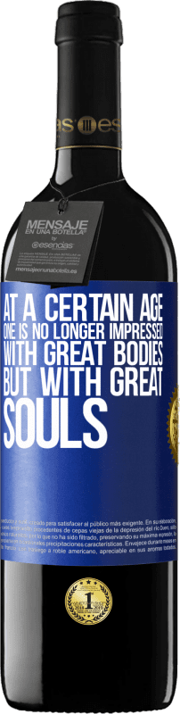 39,95 € Free Shipping | Red Wine RED Edition MBE Reserve At a certain age one is no longer impressed with great bodies, but with great souls Blue Label. Customizable label Reserve 12 Months Harvest 2014 Tempranillo
