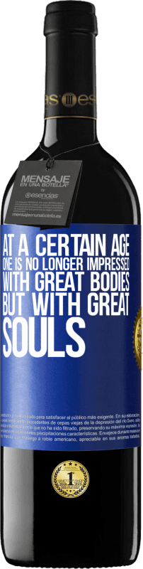 39,95 € Free Shipping | Red Wine RED Edition MBE Reserve At a certain age one is no longer impressed with great bodies, but with great souls Blue Label. Customizable label Reserve 12 Months Harvest 2016 Tempranillo