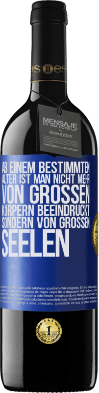 39,95 € Kostenloser Versand | Rotwein RED Ausgabe MBE Reserve Ab einem bestimmten Alter ist man nicht mehr von großen Körpern beeindruckt, sondern von großen Seelen Blaue Markierung. Anpassbares Etikett Reserve 12 Monate Ernte 2015 Tempranillo