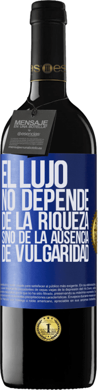 39,95 € Envío gratis | Vino Tinto Edición RED MBE Reserva El lujo no depende de la riqueza, sino de la ausencia de vulgaridad Etiqueta Azul. Etiqueta personalizable Reserva 12 Meses Cosecha 2015 Tempranillo