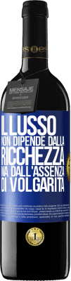 39,95 € Spedizione Gratuita | Vino rosso Edizione RED MBE Riserva Il lusso non dipende dalla ricchezza, ma dall'assenza di volgarità Etichetta Blu. Etichetta personalizzabile Riserva 12 Mesi Raccogliere 2014 Tempranillo