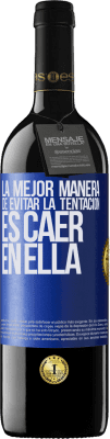 39,95 € Envío gratis | Vino Tinto Edición RED MBE Reserva La mejor manera de evitar la tentación es caer en ella Etiqueta Azul. Etiqueta personalizable Reserva 12 Meses Cosecha 2014 Tempranillo