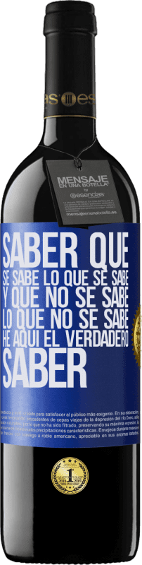 39,95 € Envío gratis | Vino Tinto Edición RED MBE Reserva Saber que se sabe lo que se sabe y que no se sabe lo que no se sabe he aquí el verdadero saber Etiqueta Azul. Etiqueta personalizable Reserva 12 Meses Cosecha 2015 Tempranillo