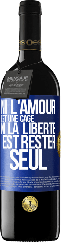 39,95 € Envoi gratuit | Vin rouge Édition RED MBE Réserve Ni l'amour est une cage, ni la liberté est rester seul Étiquette Bleue. Étiquette personnalisable Réserve 12 Mois Récolte 2015 Tempranillo