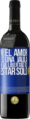 39,95 € Envío gratis | Vino Tinto Edición RED MBE Reserva Ni el amor es una jaula, ni la libertad es estar solo Etiqueta Azul. Etiqueta personalizable Reserva 12 Meses Cosecha 2016 Tempranillo