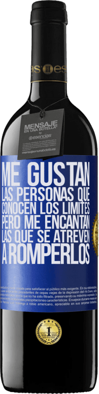 39,95 € Envío gratis | Vino Tinto Edición RED MBE Reserva Me gustan las personas que conocen los límites, pero me encantan las que se atreven a romperlos Etiqueta Azul. Etiqueta personalizable Reserva 12 Meses Cosecha 2015 Tempranillo