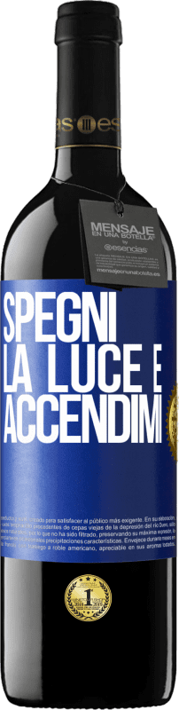 39,95 € Spedizione Gratuita | Vino rosso Edizione RED MBE Riserva Spegni la luce e accendimi Etichetta Blu. Etichetta personalizzabile Riserva 12 Mesi Raccogliere 2015 Tempranillo