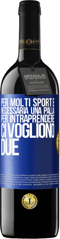 39,95 € Spedizione Gratuita | Vino rosso Edizione RED MBE Riserva Per molti sport è necessaria una palla. Per intraprendere, ci vogliono due Etichetta Blu. Etichetta personalizzabile Riserva 12 Mesi Raccogliere 2015 Tempranillo