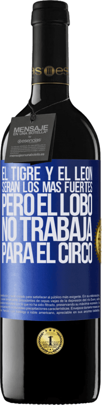 39,95 € Envío gratis | Vino Tinto Edición RED MBE Reserva El tigre y el león serán los más fuertes, pero el lobo no trabaja para el circo Etiqueta Azul. Etiqueta personalizable Reserva 12 Meses Cosecha 2015 Tempranillo