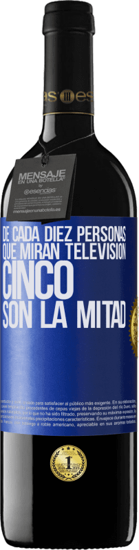 39,95 € Envío gratis | Vino Tinto Edición RED MBE Reserva De cada diez personas que miran televisión, cinco son la mitad Etiqueta Azul. Etiqueta personalizable Reserva 12 Meses Cosecha 2015 Tempranillo