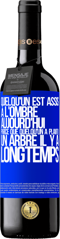 39,95 € Envoi gratuit | Vin rouge Édition RED MBE Réserve Quelqu'un est assis à l'ombre aujourd'hui, parce que quelqu'un a planté un arbre il y a longtemps Étiquette Bleue. Étiquette personnalisable Réserve 12 Mois Récolte 2015 Tempranillo