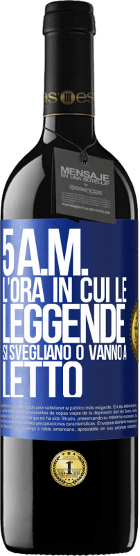 39,95 € Spedizione Gratuita | Vino rosso Edizione RED MBE Riserva 5 A.M. L'ora in cui le leggende si svegliano o vanno a letto Etichetta Blu. Etichetta personalizzabile Riserva 12 Mesi Raccogliere 2015 Tempranillo