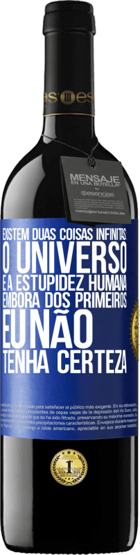 39,95 € Envio grátis | Vinho tinto Edição RED MBE Reserva Existem duas coisas infinitas: o universo e a estupidez humana. Embora dos primeiros eu não tenha certeza Etiqueta Azul. Etiqueta personalizável Reserva 12 Meses Colheita 2015 Tempranillo