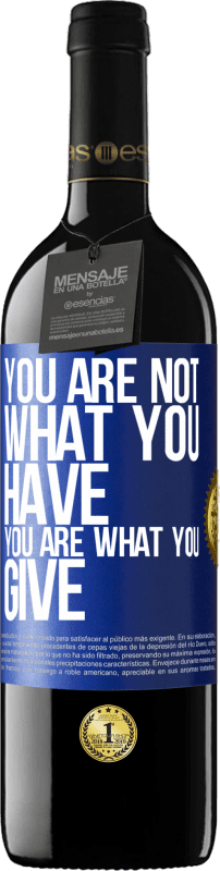 39,95 € Free Shipping | Red Wine RED Edition MBE Reserve You are not what you have. You are what you give Blue Label. Customizable label Reserve 12 Months Harvest 2015 Tempranillo