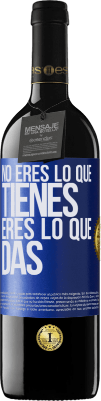 39,95 € Envío gratis | Vino Tinto Edición RED MBE Reserva No eres lo que tienes. Eres lo que das Etiqueta Azul. Etiqueta personalizable Reserva 12 Meses Cosecha 2015 Tempranillo