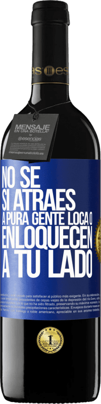 39,95 € Envío gratis | Vino Tinto Edición RED MBE Reserva No se si atraes a pura gente loca, o enloquecen a tu lado Etiqueta Azul. Etiqueta personalizable Reserva 12 Meses Cosecha 2015 Tempranillo