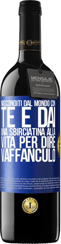 39,95 € Spedizione Gratuita | Vino rosso Edizione RED MBE Riserva Nasconditi dal mondo con te e dai una sbirciatina alla vita per dire vaffanculo Etichetta Blu. Etichetta personalizzabile Riserva 12 Mesi Raccogliere 2015 Tempranillo