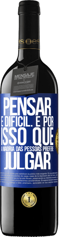 39,95 € Envio grátis | Vinho tinto Edição RED MBE Reserva Pensar é difícil. É por isso que a maioria das pessoas prefere julgar Etiqueta Azul. Etiqueta personalizável Reserva 12 Meses Colheita 2015 Tempranillo