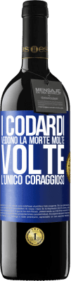 39,95 € Spedizione Gratuita | Vino rosso Edizione RED MBE Riserva I codardi vedono la morte molte volte. L'unico coraggioso Etichetta Blu. Etichetta personalizzabile Riserva 12 Mesi Raccogliere 2015 Tempranillo