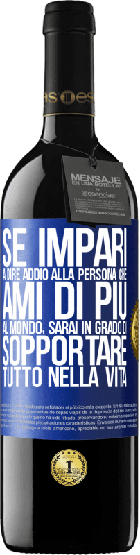 39,95 € Spedizione Gratuita | Vino rosso Edizione RED MBE Riserva Se impari a dire addio alla persona che ami di più al mondo, sarai in grado di sopportare tutto nella vita Etichetta Blu. Etichetta personalizzabile Riserva 12 Mesi Raccogliere 2015 Tempranillo