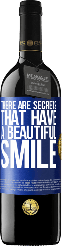 39,95 € Free Shipping | Red Wine RED Edition MBE Reserve There are secrets that have a beautiful smile Blue Label. Customizable label Reserve 12 Months Harvest 2015 Tempranillo