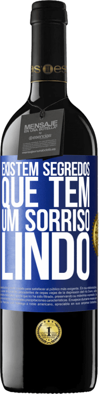 39,95 € Envio grátis | Vinho tinto Edição RED MBE Reserva Existem segredos que têm um sorriso lindo Etiqueta Azul. Etiqueta personalizável Reserva 12 Meses Colheita 2015 Tempranillo