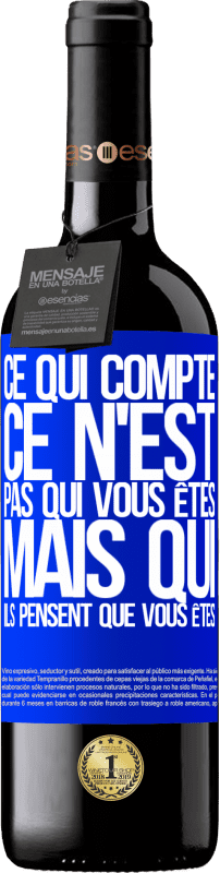 39,95 € Envoi gratuit | Vin rouge Édition RED MBE Réserve Ce qui compte, ce n'est pas qui vous êtes, mais qui ils pensent que vous êtes Étiquette Bleue. Étiquette personnalisable Réserve 12 Mois Récolte 2015 Tempranillo