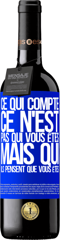 39,95 € Envoi gratuit | Vin rouge Édition RED MBE Réserve Ce qui compte, ce n'est pas qui vous êtes, mais qui ils pensent que vous êtes Étiquette Bleue. Étiquette personnalisable Réserve 12 Mois Récolte 2016 Tempranillo