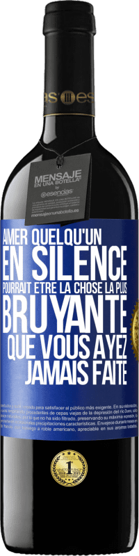 39,95 € Envoi gratuit | Vin rouge Édition RED MBE Réserve Aimer quelqu'un en silence pourrait être la chose la plus bruyante que vous ayez jamais faite Étiquette Bleue. Étiquette personnalisable Réserve 12 Mois Récolte 2015 Tempranillo