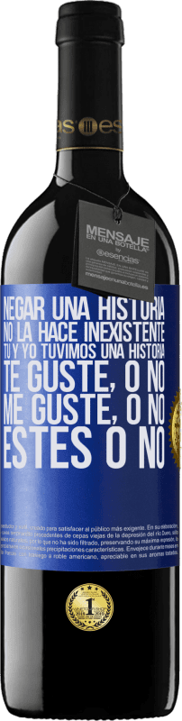 39,95 € Envío gratis | Vino Tinto Edición RED MBE Reserva Negar una historia no la hace inexistente. Tú y yo tuvimos una historia. Te guste, o no. Me guste, o no. Estés o no Etiqueta Azul. Etiqueta personalizable Reserva 12 Meses Cosecha 2015 Tempranillo