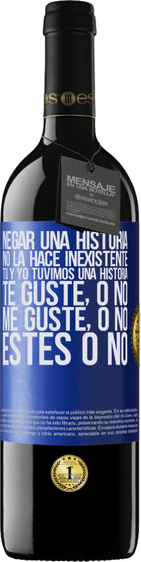 39,95 € Envío gratis | Vino Tinto Edición RED MBE Reserva Negar una historia no la hace inexistente. Tú y yo tuvimos una historia. Te guste, o no. Me guste, o no. Estés o no Etiqueta Azul. Etiqueta personalizable Reserva 12 Meses Cosecha 2016 Tempranillo