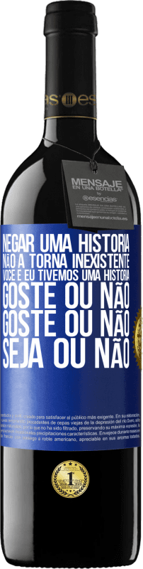 39,95 € Envio grátis | Vinho tinto Edição RED MBE Reserva Negar uma história não a torna inexistente. Você e eu tivemos uma história. Goste ou não. Goste ou não. Seja ou não Etiqueta Azul. Etiqueta personalizável Reserva 12 Meses Colheita 2016 Tempranillo