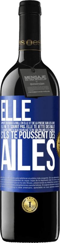 39,95 € Envoi gratuit | Vin rouge Édition RED MBE Réserve Elle apporte du Rock & Roll en elle et de la poésie sur les lèvres. Elle ne te sourit pas, elle te jette des balles et tu meurs Étiquette Bleue. Étiquette personnalisable Réserve 12 Mois Récolte 2015 Tempranillo