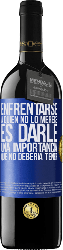 39,95 € Envío gratis | Vino Tinto Edición RED MBE Reserva Enfrentarse a quien no lo merece es darle una importancia que no debería tener Etiqueta Azul. Etiqueta personalizable Reserva 12 Meses Cosecha 2015 Tempranillo