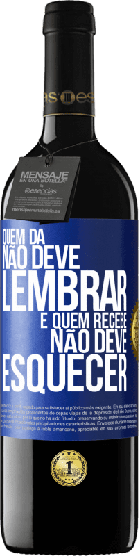 39,95 € Envio grátis | Vinho tinto Edição RED MBE Reserva Quem dá não deve lembrar, e quem recebe, não deve esquecer Etiqueta Azul. Etiqueta personalizável Reserva 12 Meses Colheita 2015 Tempranillo