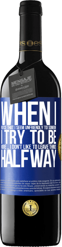 39,95 € Бесплатная доставка | Красное вино Издание RED MBE Бронировать Когда я замечаю, что я кому-то нравлюсь, я стараюсь любить его еще хуже ... Я не люблю оставлять вещи на полпути Синяя метка. Настраиваемая этикетка Бронировать 12 Месяцы Урожай 2014 Tempranillo