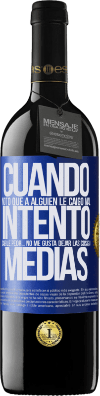 39,95 € Envío gratis | Vino Tinto Edición RED MBE Reserva Cuando noto que a alguien le caigo mal, intento caerle peor... no me gusta dejar las cosas a medias Etiqueta Azul. Etiqueta personalizable Reserva 12 Meses Cosecha 2015 Tempranillo