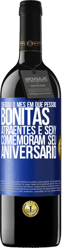 39,95 € Envio grátis | Vinho tinto Edição RED MBE Reserva Chegou o mês em que pessoas bonitas, atraentes e sexy comemoram seu aniversário Etiqueta Azul. Etiqueta personalizável Reserva 12 Meses Colheita 2015 Tempranillo