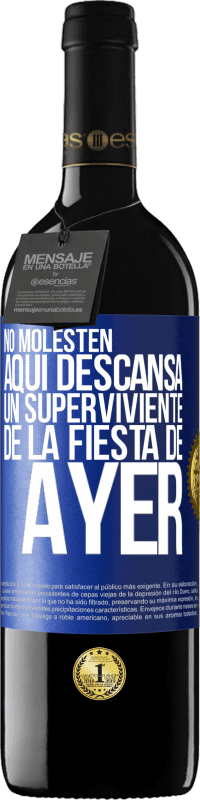 39,95 € Envío gratis | Vino Tinto Edición RED MBE Reserva No molesten. Aquí descansa un superviviente de la fiesta de ayer Etiqueta Azul. Etiqueta personalizable Reserva 12 Meses Cosecha 2015 Tempranillo